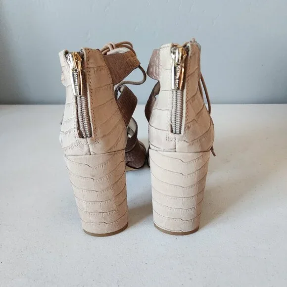 Vince Camuto Gladiator Sandal "NEW" - Picture 6 of 16